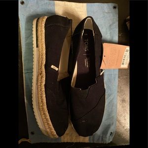 Brand new toms